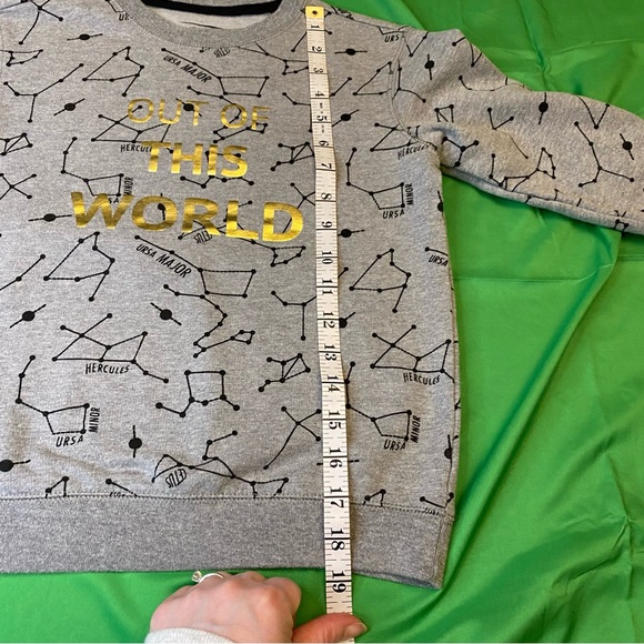 Perfect crewneck sweatshirt for the size 8 (M) child in your life astronomy - Picture 4 of 9
